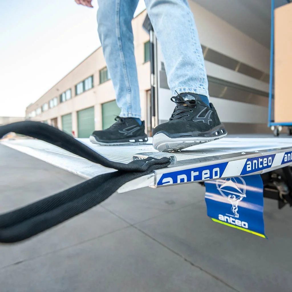 Anteo tailgate liftgate serviced by CANVEC
