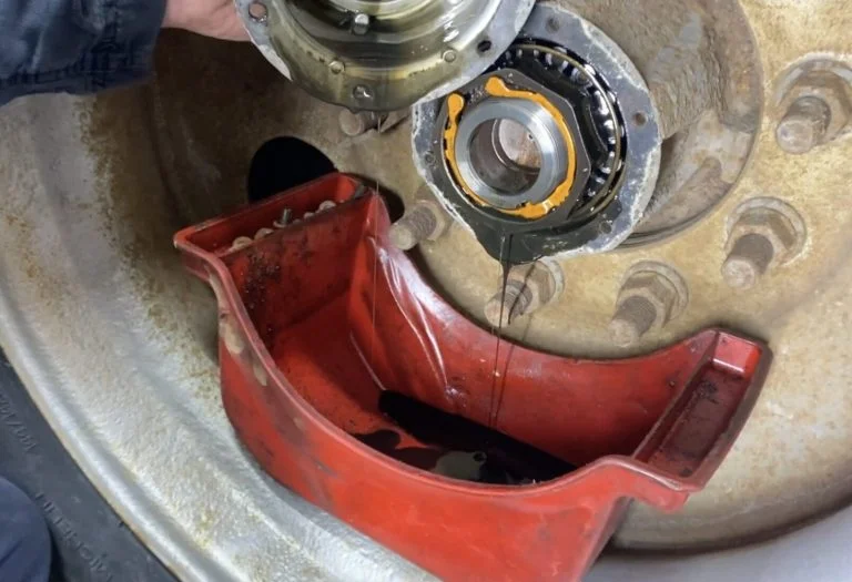 Changer Hub Cap Remorque 15 étapes