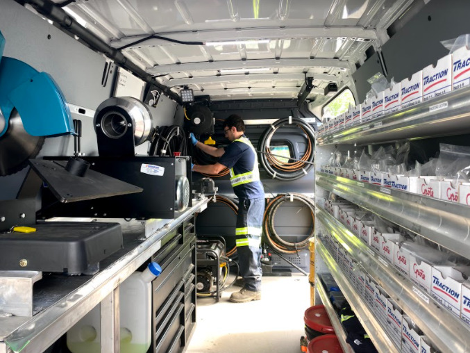 Hydraulic Repair Roadside Assist Mobile Unit 24/7 service CANVEC